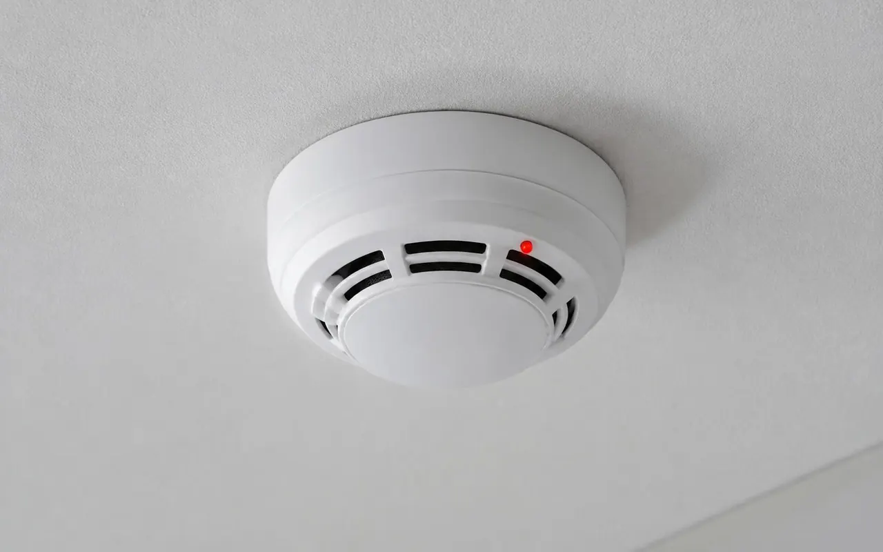 Smoke detector on an office ceiling, part of a fire alarm system in Visakhapatnam (illustration)